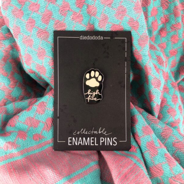 7208-bean-paw-high-five-pin-5056472906567-17295503130780-2.jpg
