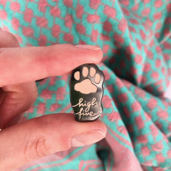 7208-bean-paw-high-five-pin-5056472906567-17295503425692-2.jpg