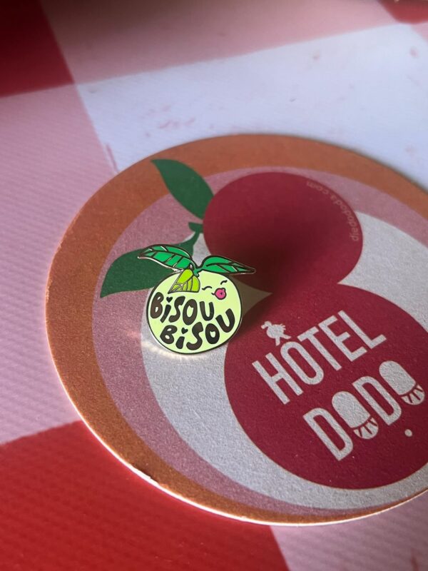 Bisou_Bisou_pompedou_Pin-2.jpg