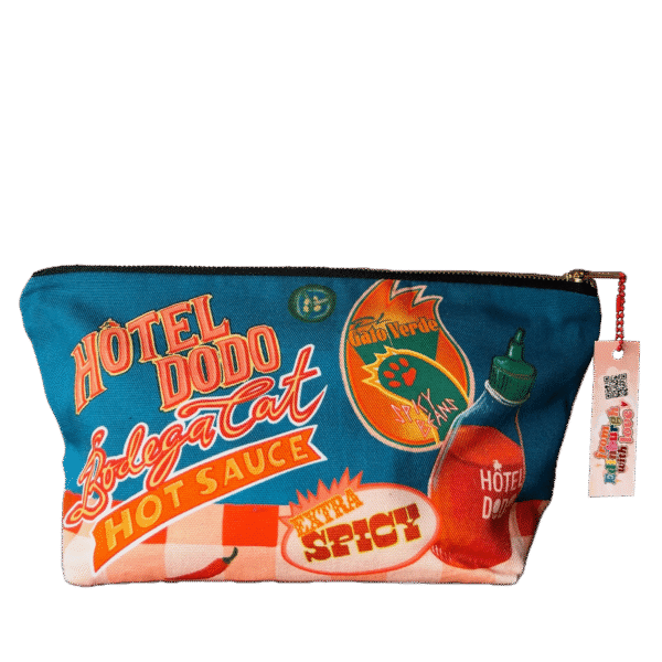 Bodega_Cat_Pouch_1_e6ee54a3-5ec6-406e-b7d8-53d0d41fbf68-6.png